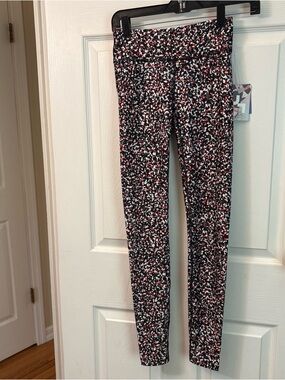 JoyLab Black White and Red Abstract Print Mid-Rise Leggings